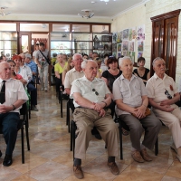 В первом ряду - участники Парада