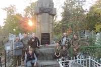 Участники акции у благоустроенного памятника павшим в годы Первой мировой