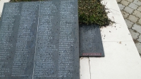 На мемориальных плитах в Гура-Быкулуй увековечено имя Н. Багаутдинова