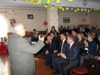 Директор лицея В. Пряников приветствует почетных гостей