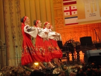 В рамках торжественного открытия фестиваля прошел праздничный концерт. Русский танец