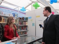М. Лупу у российского стенда: "Эти книги я помню с детства!"