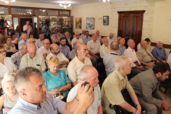 На презентацию собрались ученые, политики, общественные деятели 