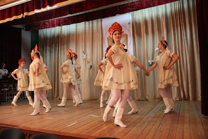 Русский танец в молдавском лицее