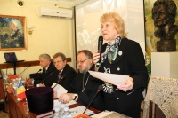 Выступает председатель Русской общины Л.Лащенова 
