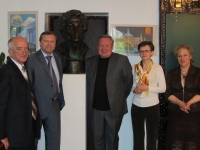 Владимир Синячкин (в центре) вместе с сотрудниками РЦНК и преподавателями вузов Молдавии 