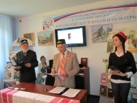 Стихи Тукая звучали на татарском, русском и английском языках.