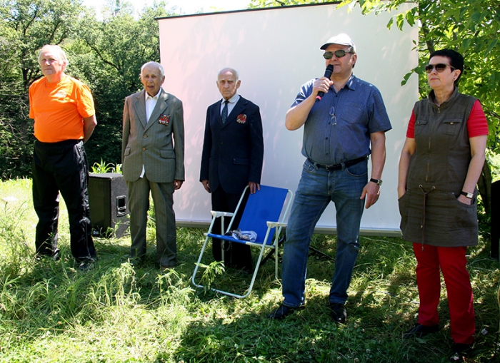 Открытие слета. Участников приветствует В. Рыбицкий