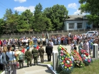 На траурный митинг пришло все село