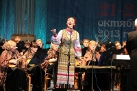 Звучат всенародно любимые русские песни