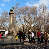  В. Рыбицкий и М. Бабук возложили цветы к памятнику Пушкина.