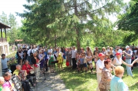 Сотни людей приехали на праздник в Долну