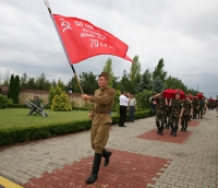 Церемония перезахоронения останков советских солдат