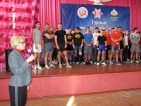 Ю.Семенченко приветствует участников турнира.