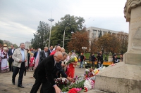 Российская делегация возлагает цветы к памятнику Штефану чел Маре