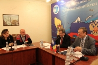 В президиуме - (слева направо) В. Филипп и В. Рыбицкий.  