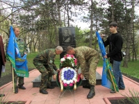Возложение цветов к памятнику В.Маргелова 