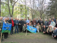 Среди участников митинга - и ветераны, и молодежь