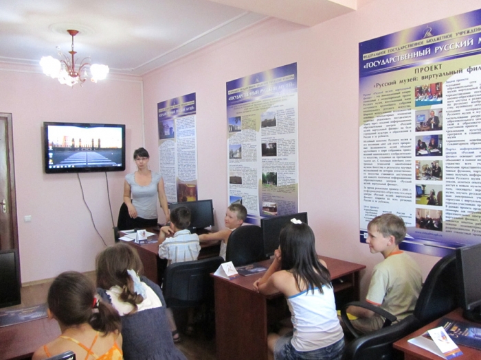Группа младшеклассников гимназии № 33 в виртуальном филиале Русского музея 