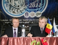 Валентин Рыбицкий и Владимир Дежуров в президиуме международной конференции 
