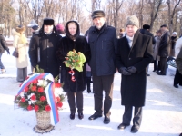 На возложении цветов к памятнику Пушкину