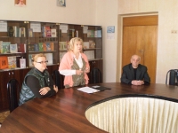 Елена Лысенко и Наталья Кузьмина рассказывают старшеклассникам о возможностях поступления в российские вузы 