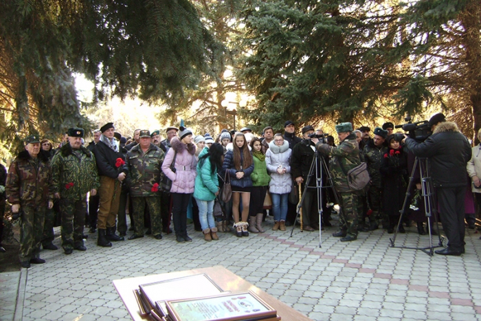 Память павших почтили родные, сослуживцы, горожане